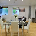 Spacious 2-Bed Apartment In Central Kingston Near Richmond Park
