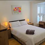 Spacious 2-Bed Apartment In Central Kingston Near Richmond Park