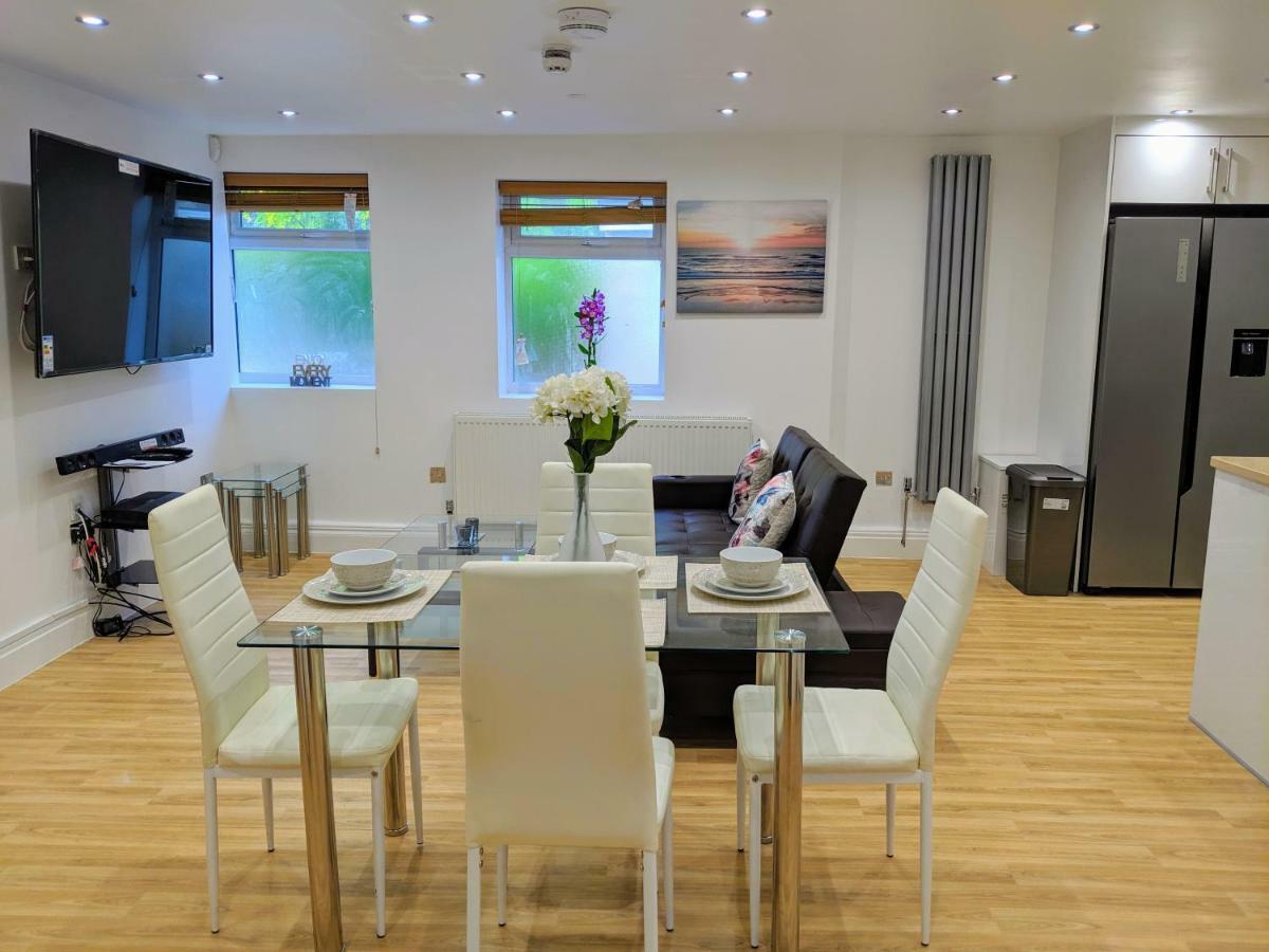 Spacious 2-bed In Kingston Near Richmond Park Apartment